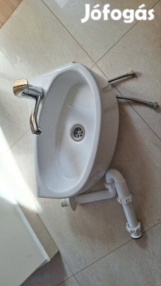 Eladó sarok mosdókagyló csapeleppel,hozzá tartozó lefolyószettel.