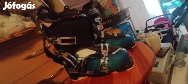 Eladó sí bakancs 