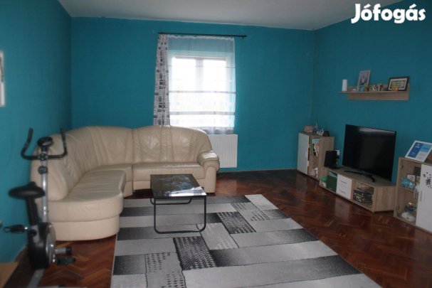 Eladó simasági családi ház