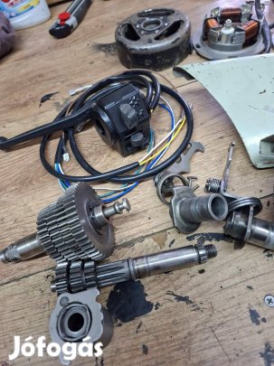 Eladó simson alkatrészek 
