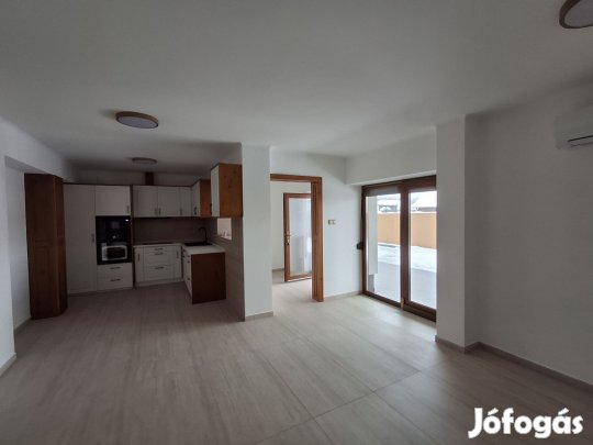 Eladó sorház, Szolnok