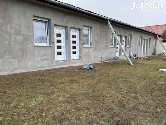 Eladó sorházi lakás - Bokod