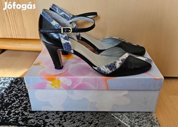 Eladó spanyol bőr cipő