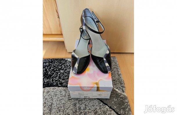 Eladó spanyol bőr szandál