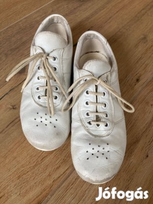 Eladó sport aerobik cipő 31-es méretben BTH 20,5