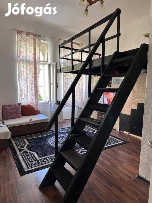 Eladó stúdiólakás a II. Pál pápa térnél