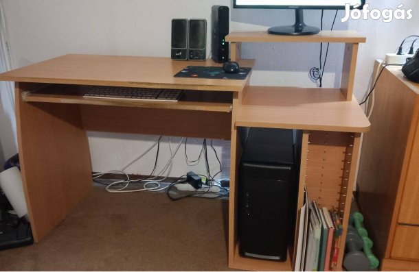 Eladó számítógépasztal