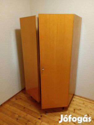 Eladó székek, asztalok, nappali- és előszoba bútorok