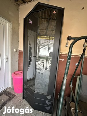 Eladó szekrény
