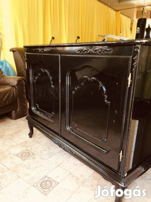 Eladó szekrény