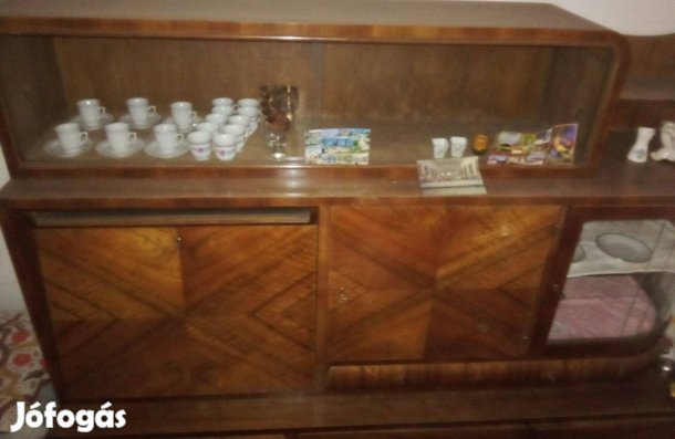 Eladó szekrény