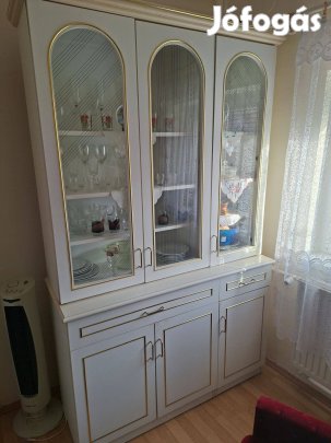 Eladó szekrény