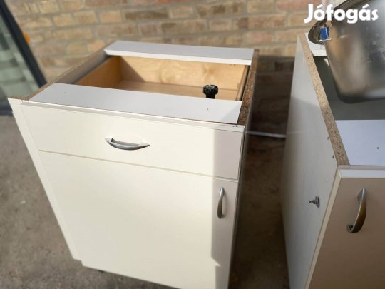 Eladó szekrénysor - fehér