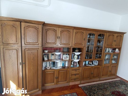 Eladó szekrénysor asztallal és ágyneműtartóval
