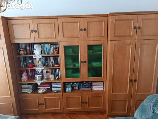 Eladó szekrénysor dohányzó asztallal