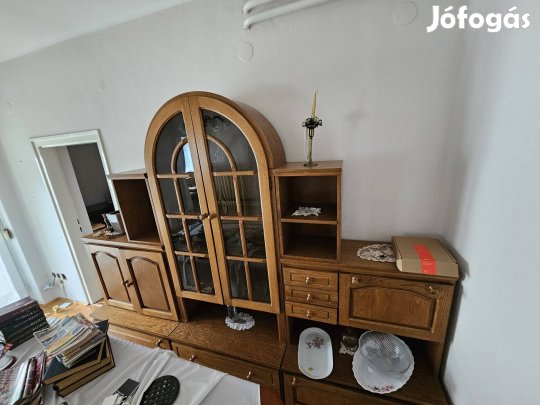 Eladó szekrénysor üveges vitrinnel