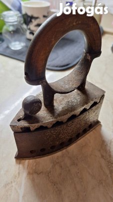 Eladó szenes kisméretű vasaló