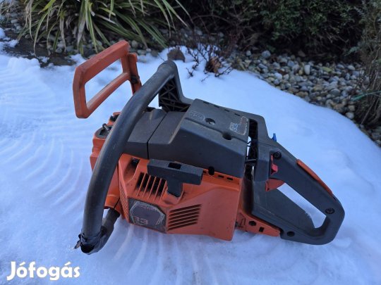 Eladó szép állapotú husqvarna 33 tipusú fűrész! 