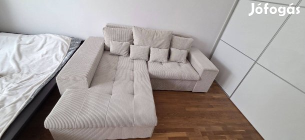 Eladó szeretett, újszerű kanapém