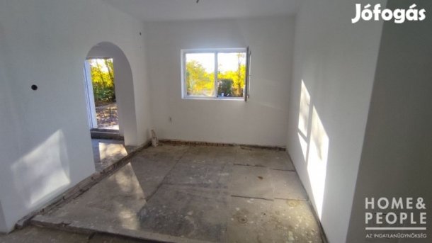 Eladó szerkezetkész ház Kiszomboron