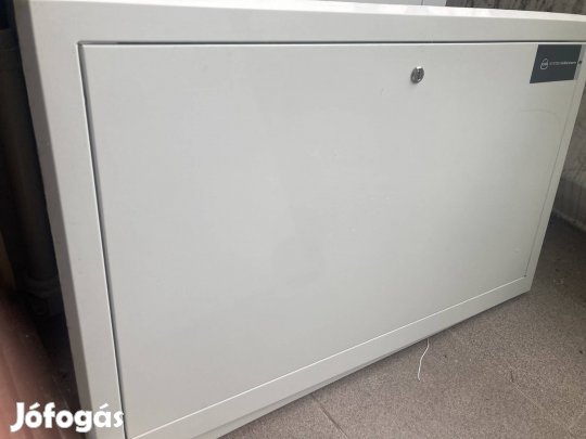 Eladó szervízajtó