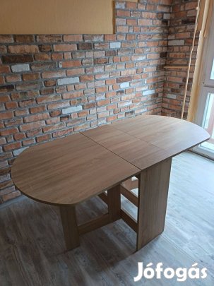 Eladó szétnyitható ebédlőasztal szép állapotban