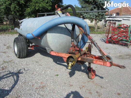 Eladó szippantó 2800L.Bauer