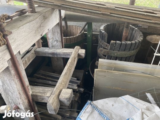 Eladó szőlőprések