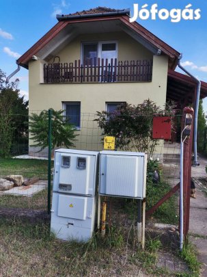 Eladó takaros, padlásszobás dupla portás ingatlan