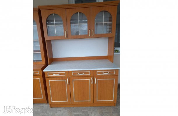 Eladó tálalószekrény