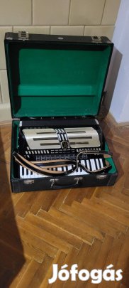 Eladó tangoharmonika!