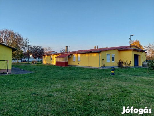 Eladó tanya, Újszász