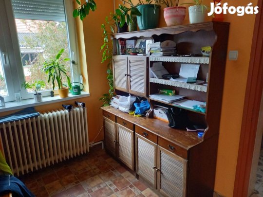 Eladó tárolószekrény, varrógépasztallal