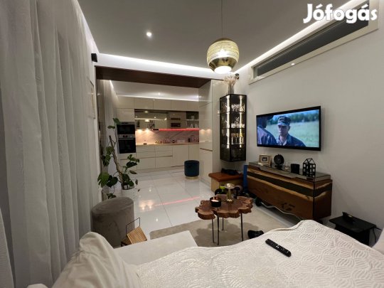 Eladó társasházi lakás