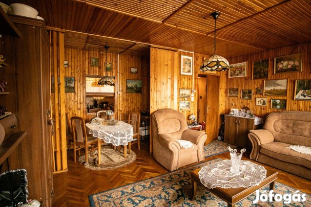 Eladó társasházi lakás