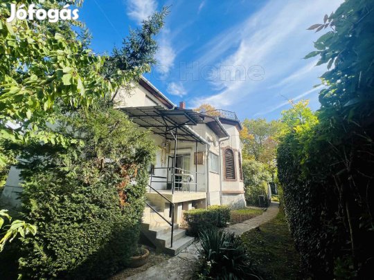 Eladó társasházi lakás Balatonszemes egyik legszebb helyén!