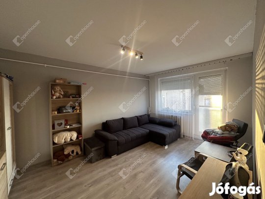 Eladó társasházi lakás Oroszlányon