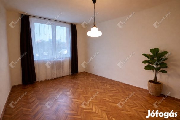Eladó társasházi lakás a vasútállomás közelében!