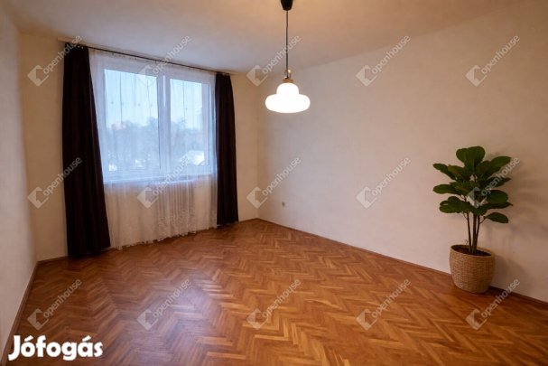 Eladó társasházi lakás a vasútállomás közelében!