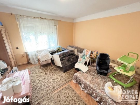 Eladó tégla családi ház Deszken!