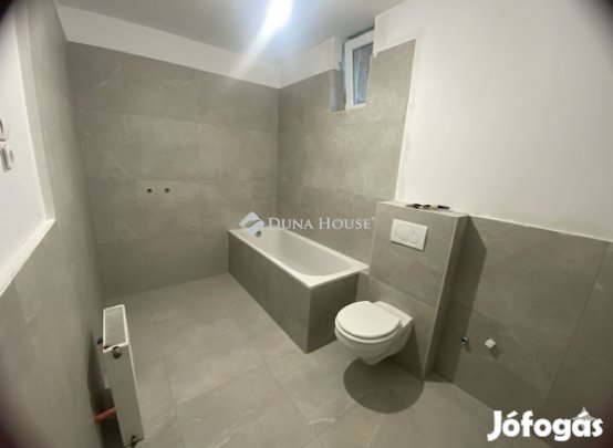 Eladó tégla családi ház Vácszentlászló központi részén