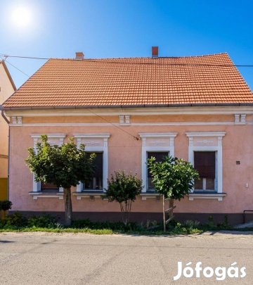 Eladó tégla családi ház, Pápa, Debrentei Gábor utca