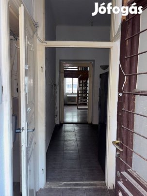 Eladó tégla lakás