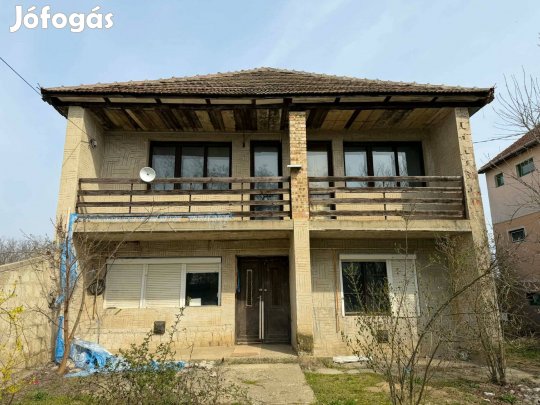 Eladó téglaépítésű családi ház Rakamazon