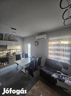 Eladó téglaépítésű ingatlan