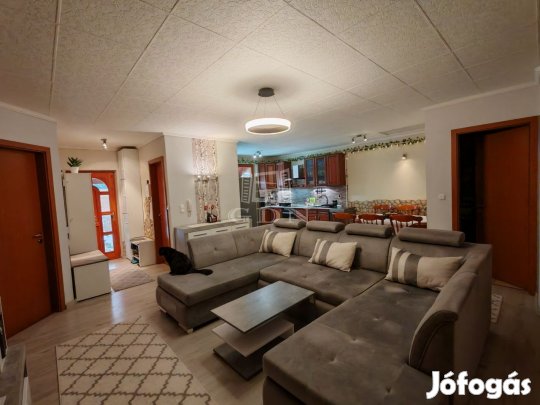 Eladó téglalakás Pécel, Kopaszhegy -lakás