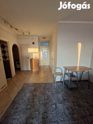 Eladó téglalakás, Eger