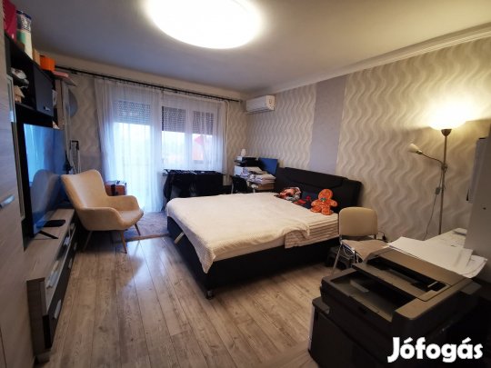 Eladó téglalakás, Jászberény