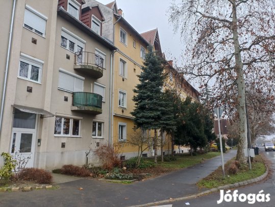 Eladó téglalakás, Kaposvár