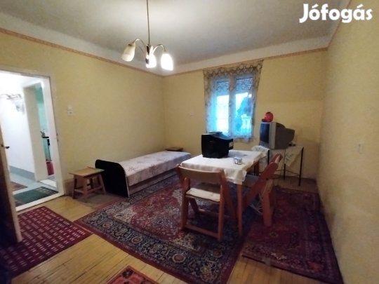 Eladó téglalakás, Szolnok